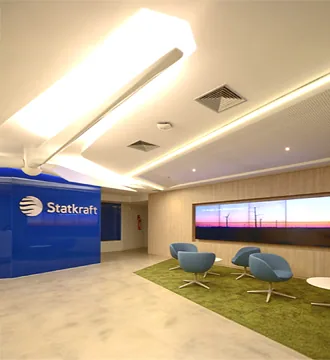 Recepção da Statkraft em Florianópolis (SC), com forros técnicos e acústicos e iluminação embutida
